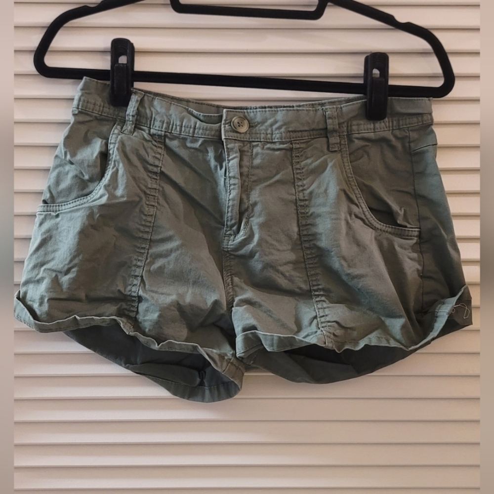 Cotton On- Olive Green Shorts With Pockets